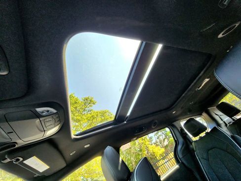 New 2026 Chrysler Pacifica Limited w/ Uconnect Theater Family Group image 18