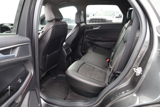 Used 2020 Ford Edge ST-Line w/ Cold Weather Package AWD/4WD image 19