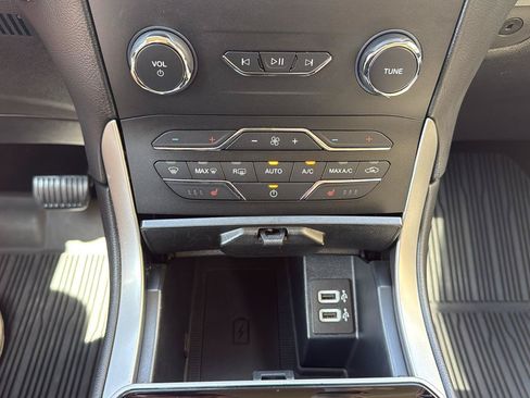 Used 2019 Ford Edge SEL w/ Equipment Group 201A FWD image 10