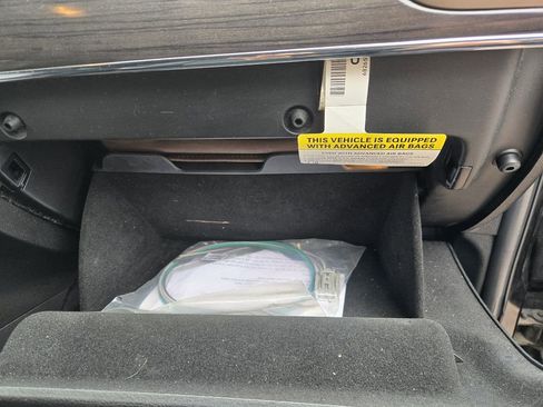 Used 2017 Jeep Grand Cherokee Overland w/ Jeep Active Safety Group image 27