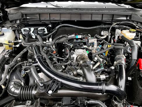 Used 2025 Ford Bronco Outer Banks AWD/4WD image 32
