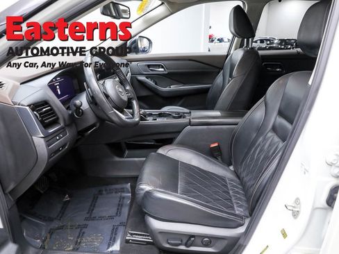 Used 2021 Nissan Rogue Platinum image 14