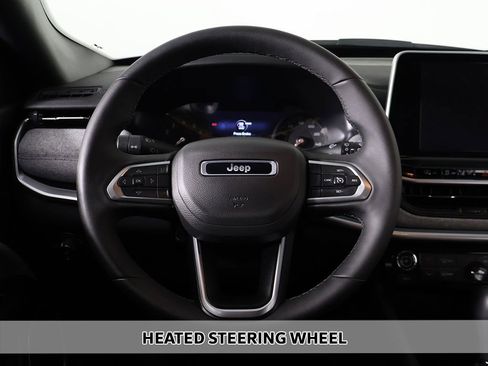Used 2025 Jeep Compass Latitude AWD/4WD image 6