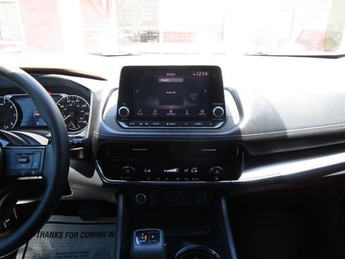 Used 2023 Nissan Rogue SV FWD image 8