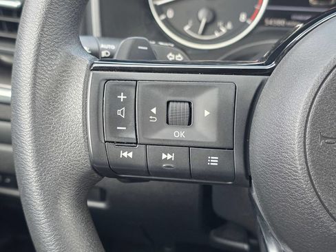 Used 2023 Nissan Rogue SV FWD image 32
