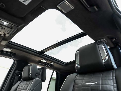Used 2021 Cadillac Escalade Sport Platinum AWD/4WD image 5