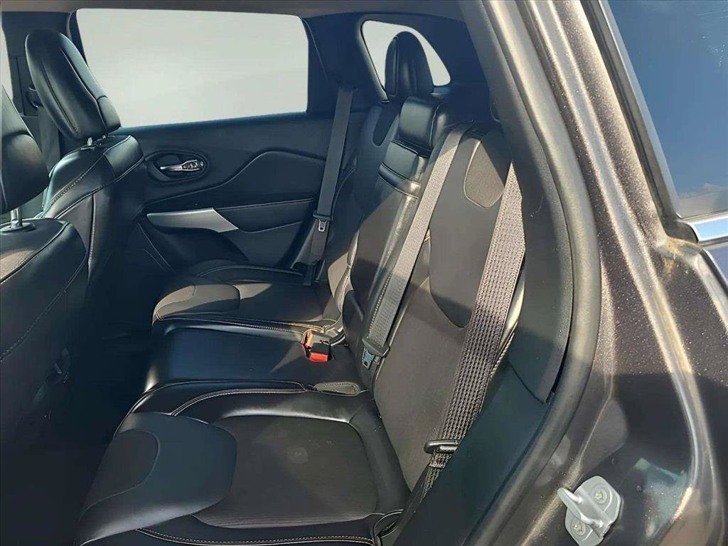 Used 2018 Jeep Cherokee Latitude Plus AWD/4WD image 16