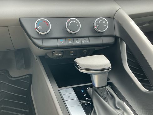 New 2026 Hyundai Elantra SE FWD image 17