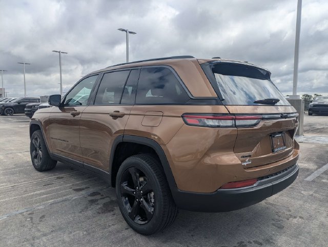 New 2026 Jeep Grand Cherokee Limited w/ Limited Altitude Package AWD/4WD image 6