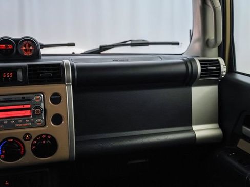 Used 2013 Toyota FJ Cruiser 4WD w/ Upgrade Pkg image 5