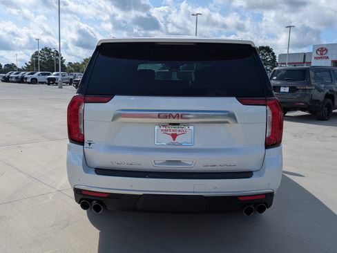 Used 2023 GMC Yukon XL Denali w/ Advanced Technology Package AWD/4WD image 4