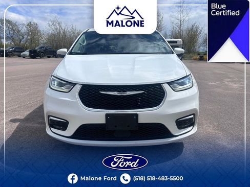 Used 2023 Chrysler Pacifica Touring-L FWD image 9