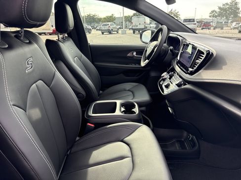 New 2026 Chrysler Pacifica Select w/ S Appearance Package image 20