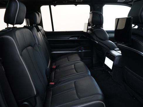 Used 2022 Jeep Grand Wagoneer Series II image 12