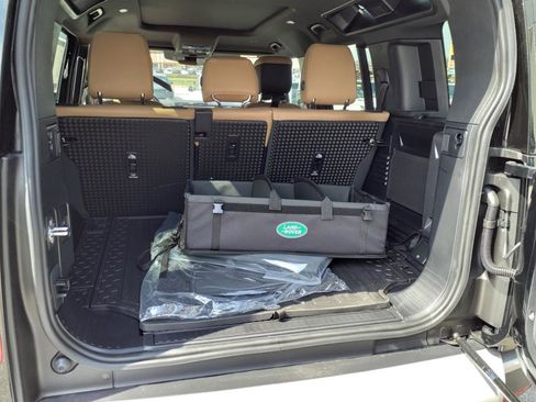 Used 2025 Land Rover Defender 110 S image 13