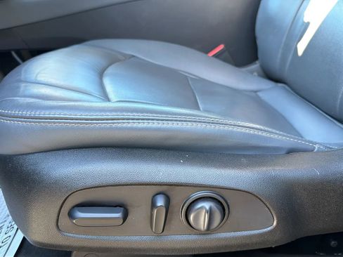 Used 2019 Buick Enclave Essence image 10