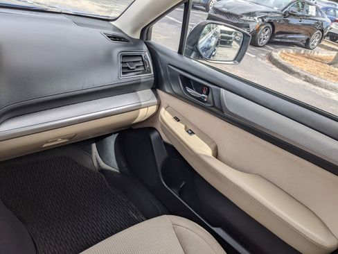 Used 2017 Subaru Outback 2.5i Premium image 12