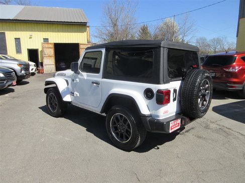 Used 2021 Jeep Wrangler Sport AWD/4WD image 3