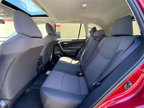 Used 2019 Toyota RAV4 XLE AWD/4WD image 11