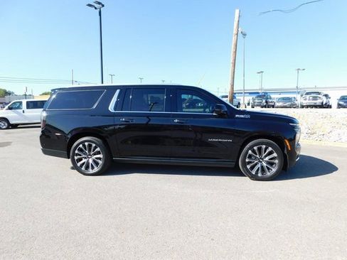 New 2025 Chevrolet Suburban High Country image 2