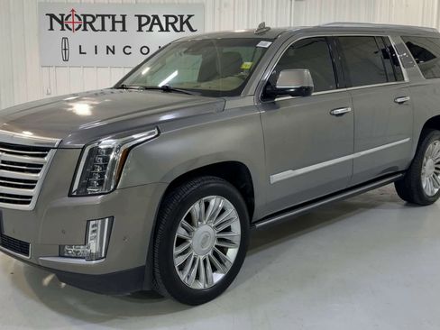 Used 2018 Cadillac Escalade ESV Platinum image 5
