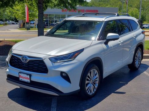 Used 2024 Toyota Highlander Platinum AWD/4WD image 7