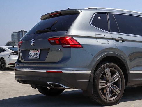 Used 2018 Volkswagen Tiguan SEL Premium FWD image 9
