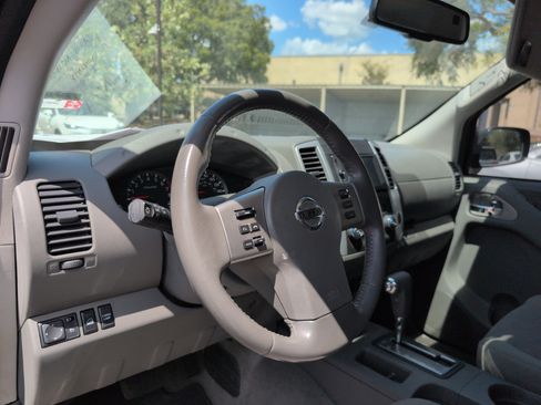Used 2018 Nissan Frontier SV w/ Value Truck Package AWD/4WD image 6
