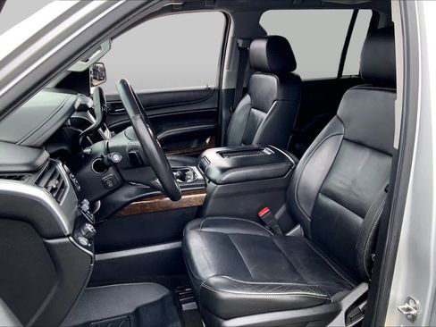 Used 2015 Chevrolet Suburban LT w/ Luxury Package RWD image 8