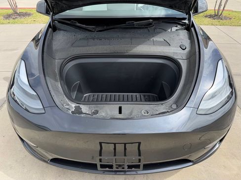 Used 2024 Tesla Model Y Long Range AWD/4WD image 2