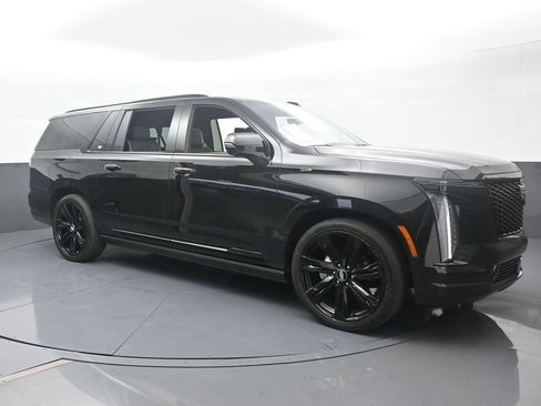 Used 2025 Cadillac Escalade ESV Sport w/ Touring Package image 8