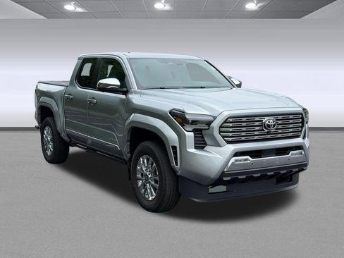 Used 2024 Toyota Tacoma Limited w/ Limited Package (LT) AWD/4WD image 7