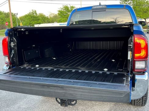 Used 2018 Toyota Tacoma SR5 RWD image 20