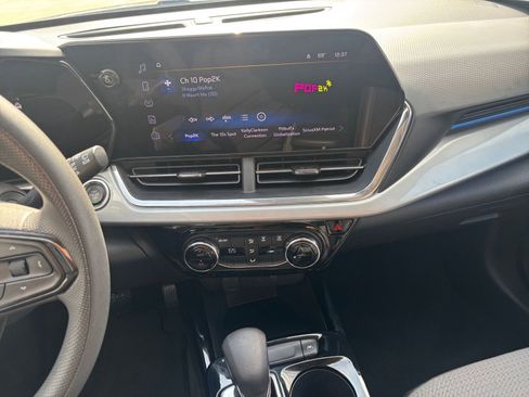 Used 2025 Chevrolet Trax LT image 18