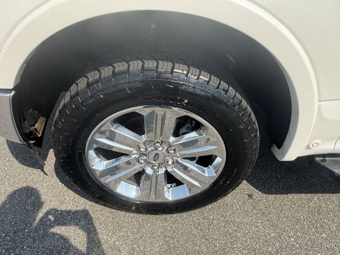 Used 2018 Ford F150 Lariat w/ Equipment Group 502A Luxury AWD/4WD image 30