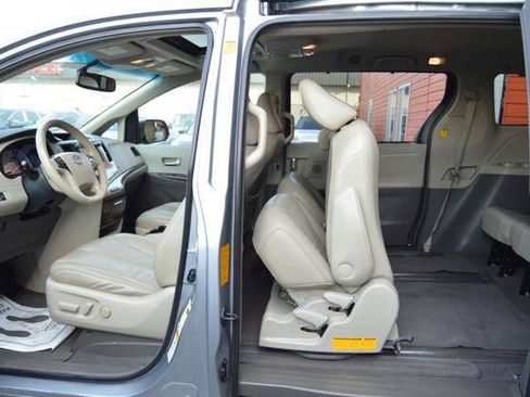 Used 2011 Toyota Sienna XLE w/ XLE Navigation Pkg FWD image 14