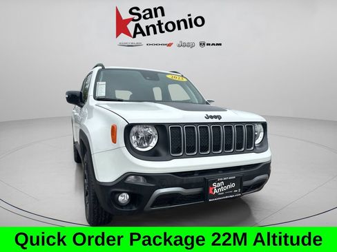 Used 2023 Jeep Renegade Latitude AWD/4WD image 3