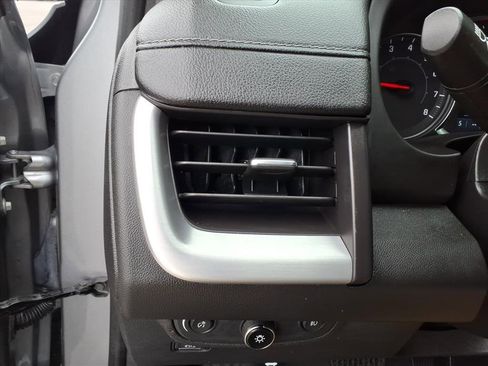 Used 2024 GMC Terrain SLT image 31