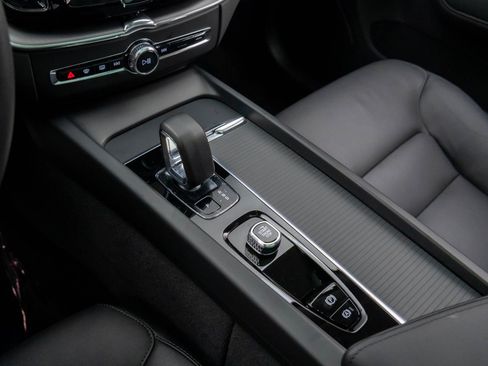 Used 2025 Volvo XC60 B5 Core w/ Protection Package Premier image 11