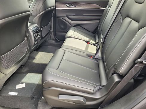 New 2025 Jeep Grand Cherokee L Limited w/ Black Appearance Package AWD/4WD image 4