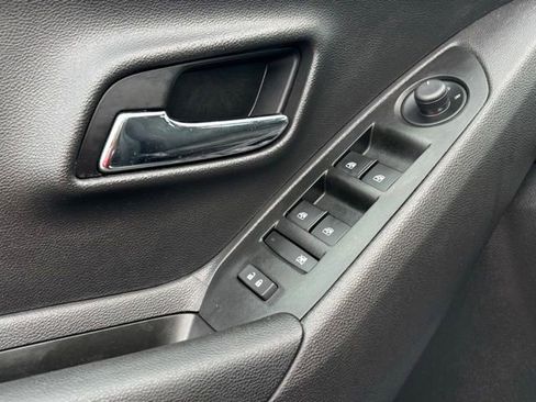 Used 2020 Chevrolet Trax LS image 13