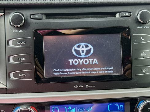 Used 2015 Toyota Highlander Plus FWD image 14