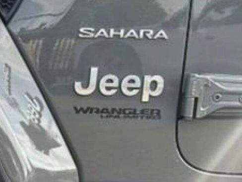 Used 2018 Jeep Wrangler Unlimited Sahara image 17