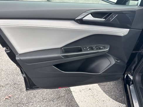 Certified 2022 Volkswagen Taos SEL image 11