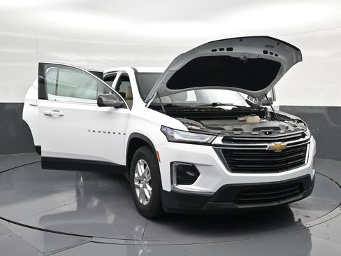 Used 2023 Chevrolet Traverse LS FWD image 32