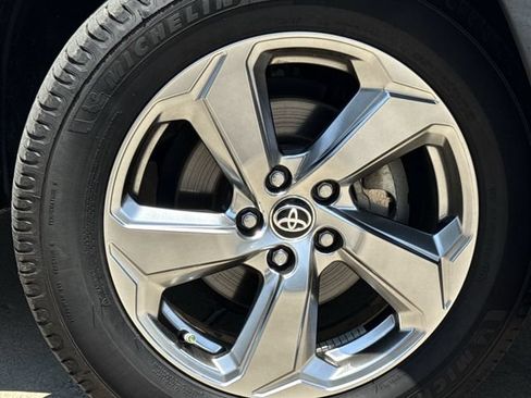 Used 2020 Toyota RAV4 Limited AWD/4WD image 11