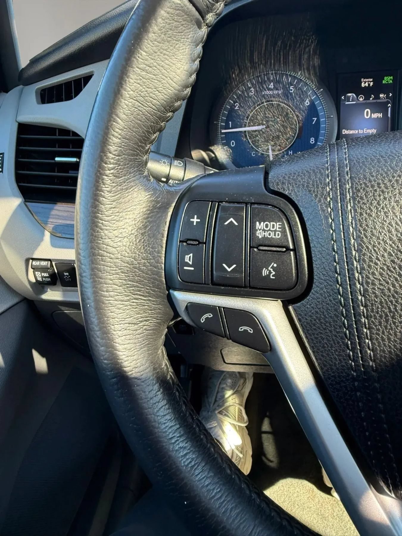 Used 2018 Toyota Sienna XLE w/ XLE Navigation Package FWD image 31