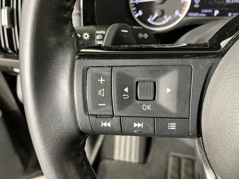 Used 2022 Nissan Pathfinder SV w/ SV Premium Package image 17