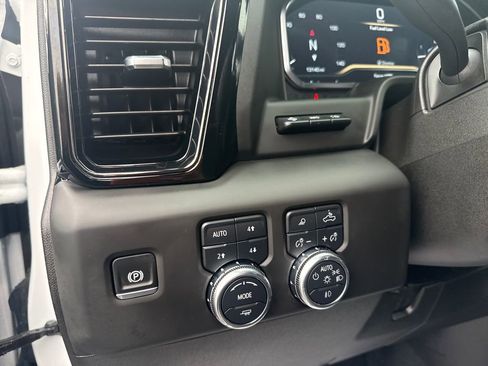 Used 2025 GMC Sierra 2500 AT4X image 36