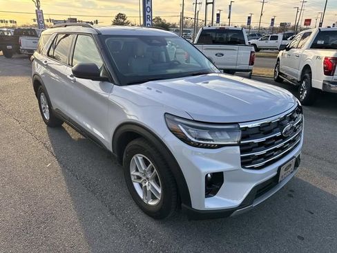 New 2026 Ford Explorer Active w/ Active Comfort Package image 3